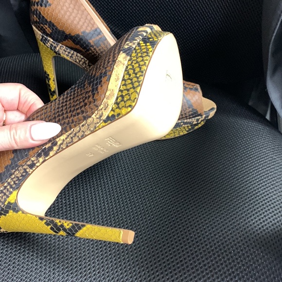 FENDI Python shoes - Picture 3 of 6